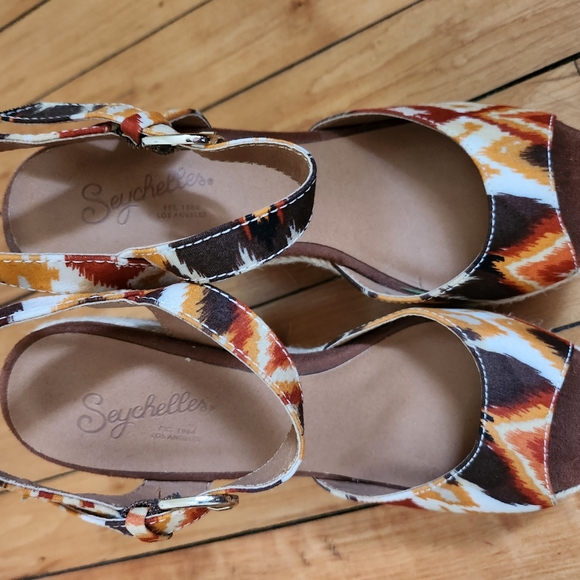 Aztec wedge heels size 6 - Picture 5 of 6